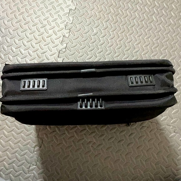 BRAND NEW! PORT branded laptop cases - Picture 3 of 7